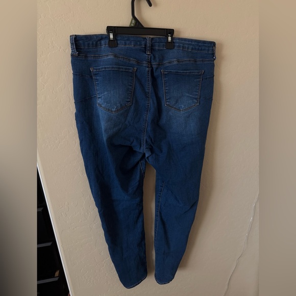 Stretchy curvy jeans - Picture 2 of 3